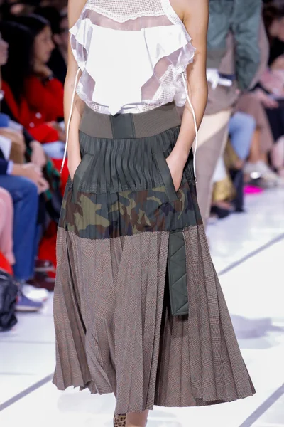 Look 25